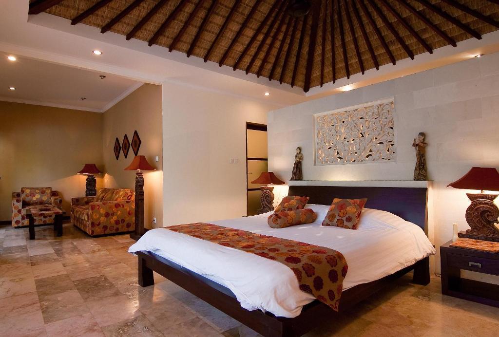 Ellora Villa Sanur Rum bild