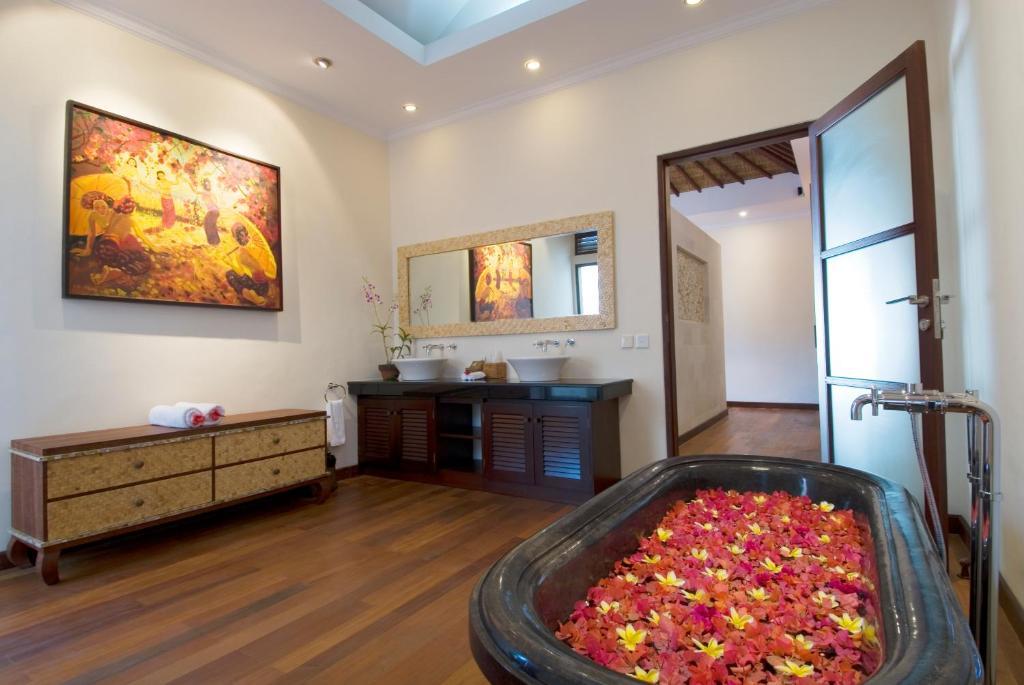 Ellora Villa Sanur Rum bild
