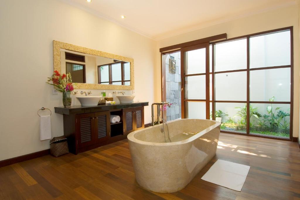 Ellora Villa Sanur Rum bild