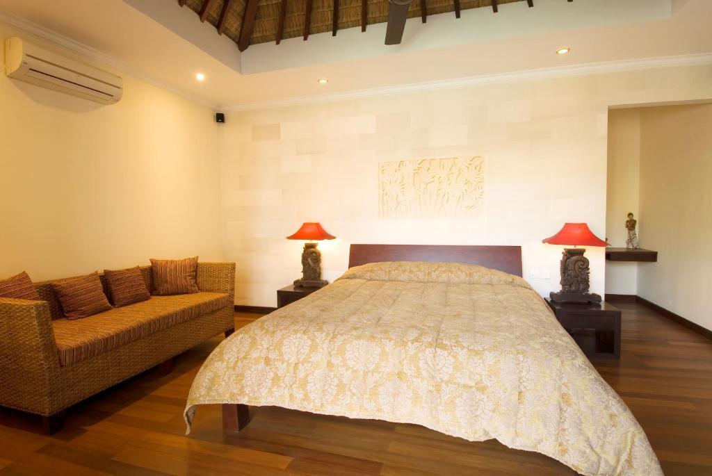 Ellora Villa Sanur Rum bild