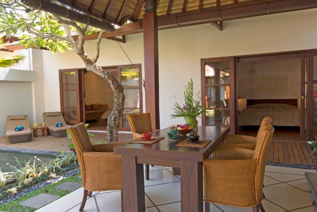 Ellora Villa Sanur Rum bild