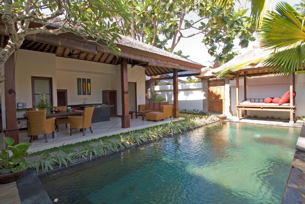 Ellora Villa Sanur Rum bild