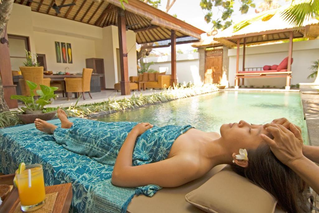 Ellora Villa Sanur Rum bild